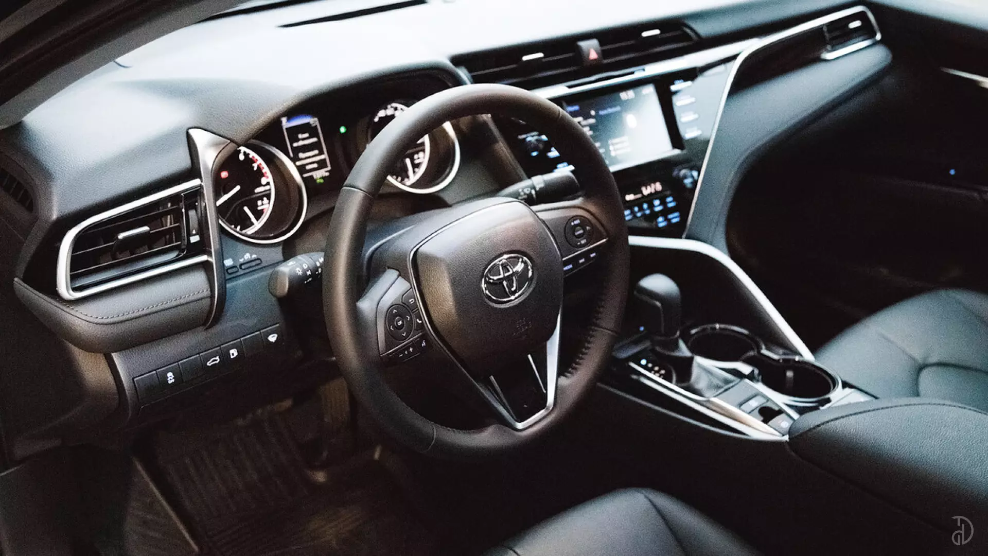 Toyota Camry 2018. Фото 3